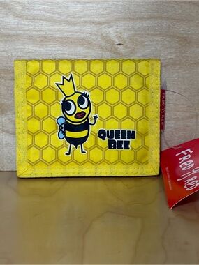 🆕 Fred Is Red Queen Bee Wallet – NWT – Cute Bee Theme Clutch Purse